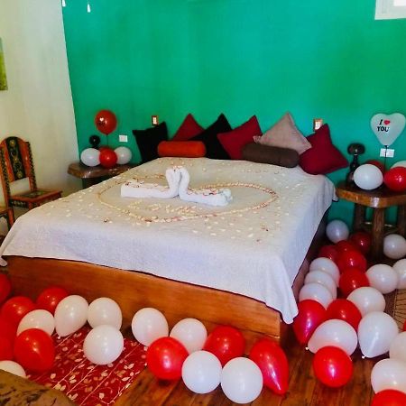 Hotel La Casa Rosada Лівінґстон Екстер'єр фото