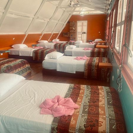 Hotel La Casa Rosada Лівінґстон Екстер'єр фото